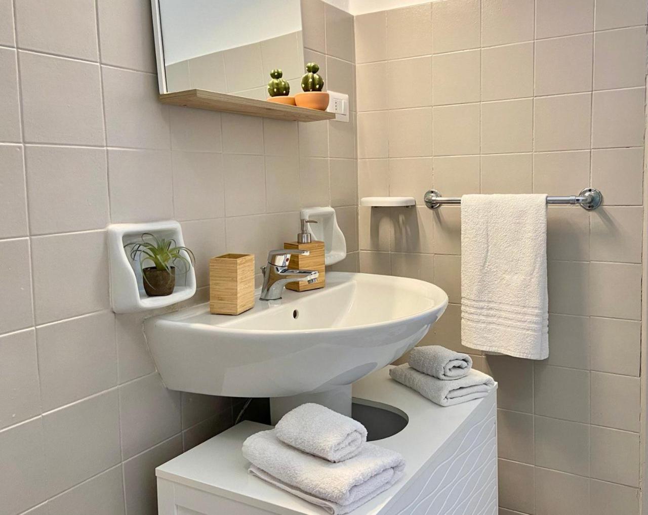 La Casa Di Nina Apartment Surano Екстериор снимка